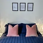 Writer\'S Square Apartments