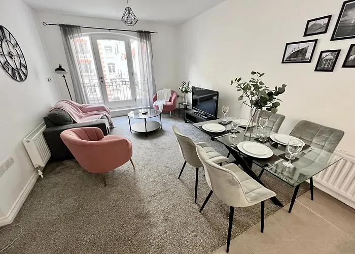 Writer\'S Square Apartments
