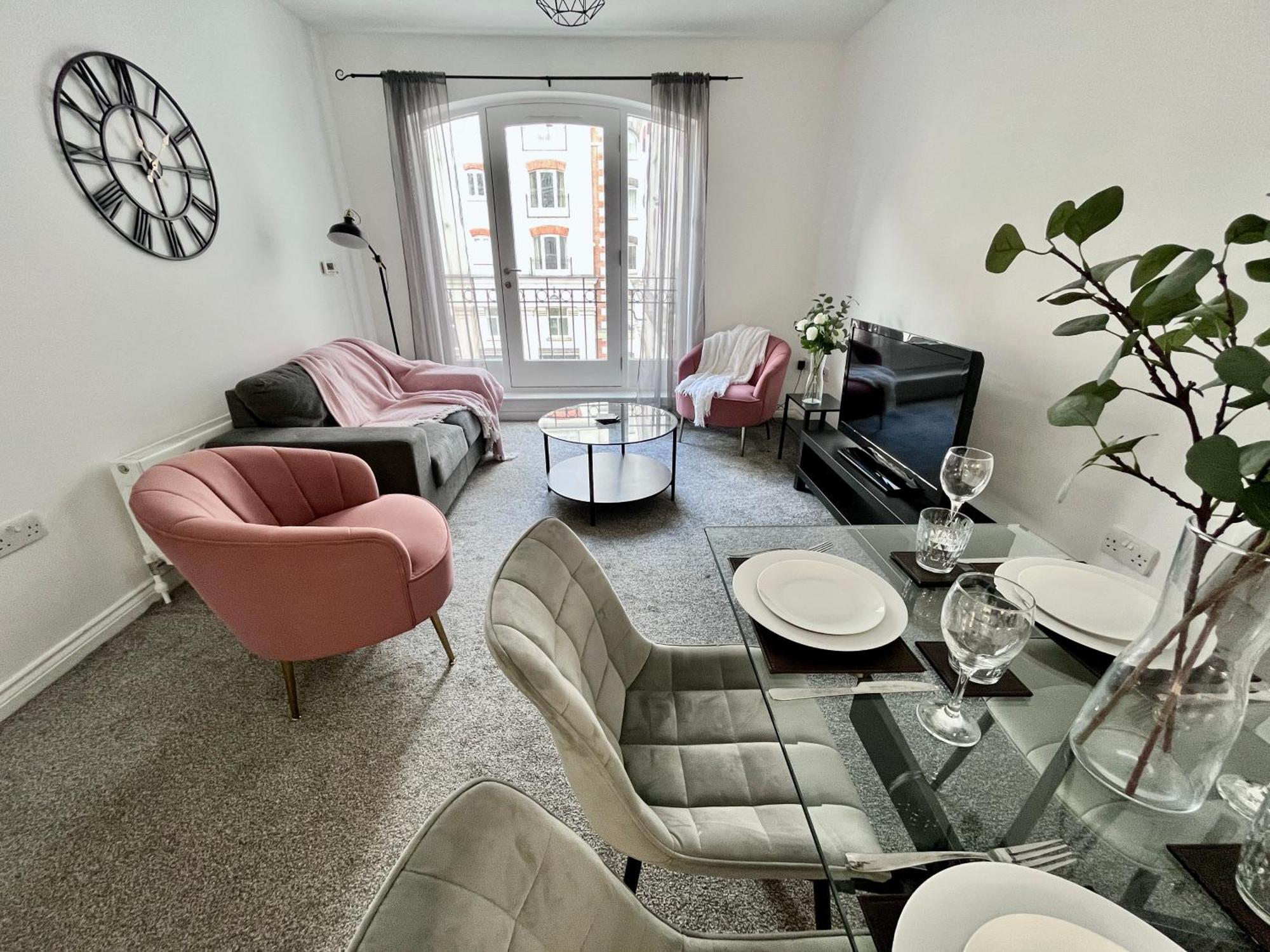 Writer's Square Apartment