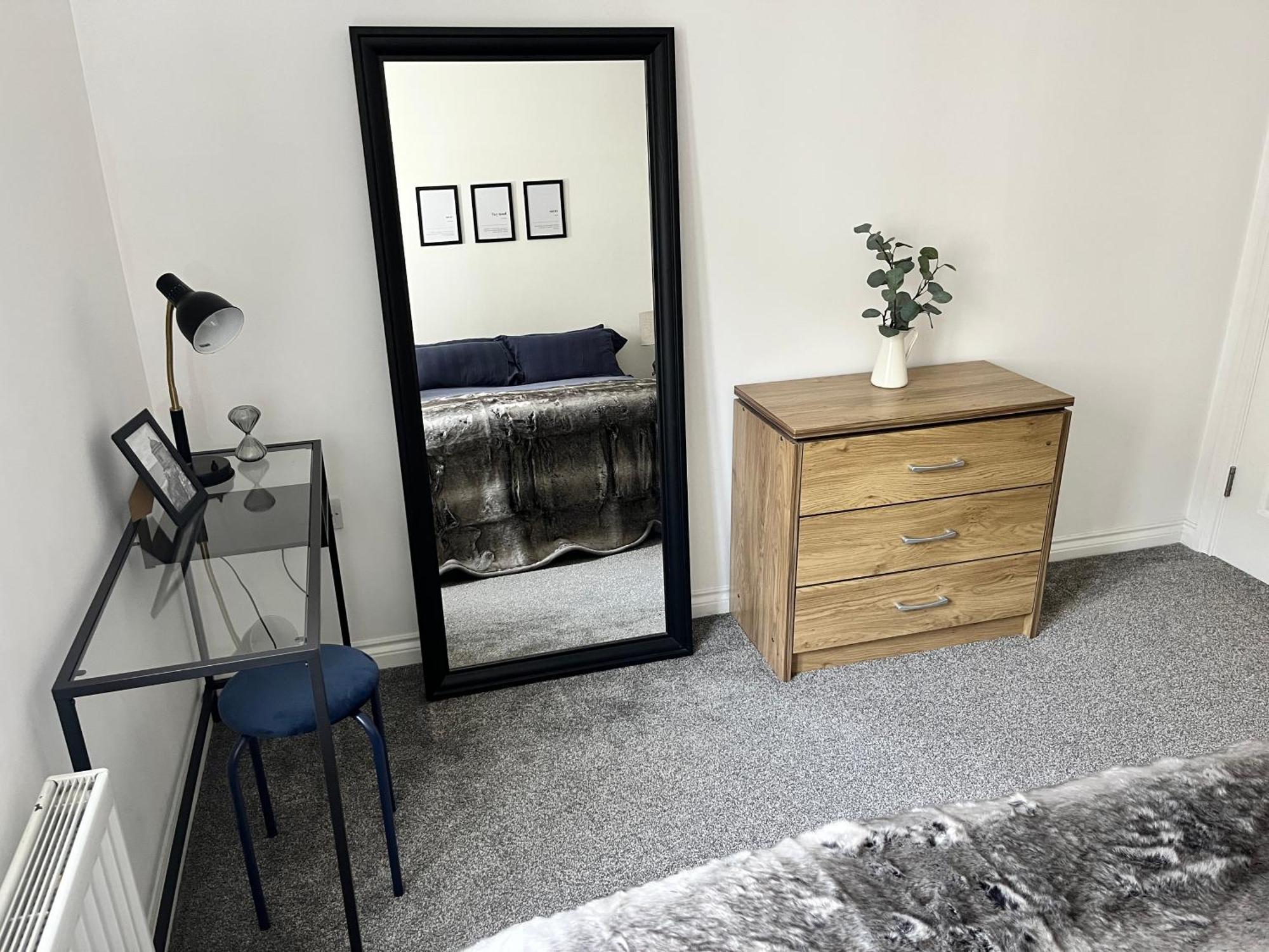 Writer's Square Apartment *
